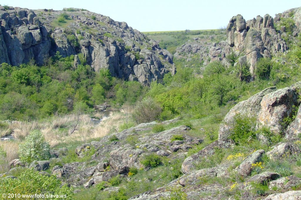 Гранитные скалы в Степях Украины