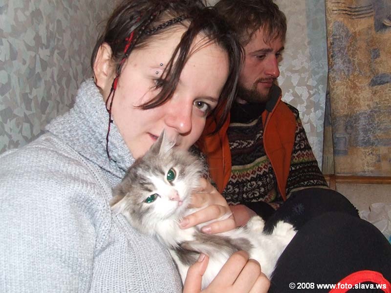 Яся с кошкой у Never