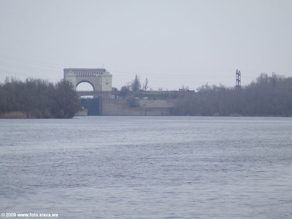 Вход в шлюз Каховской ГЭС