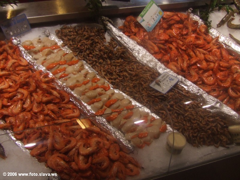 Прилавок на продуктовом рынке